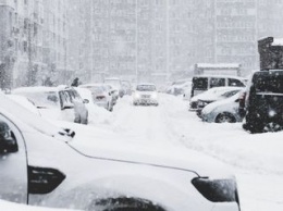 Снегопад в Киеве: в неубранных дорогах обвинили водителей