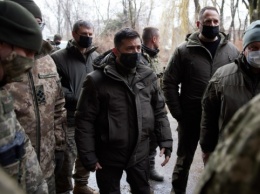 Зеленский связывает эскалацию на Донбассе с попытками давить на Украину в ТКГ