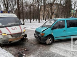 В Кривом Роге минивэн протаранил «скорую», которая везла пациента