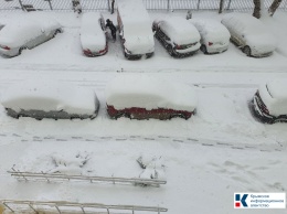В Крыму автомобилистов просят быть крайне внимательными на заснеженных дорогах