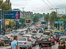 Фото автомобильной пробки в Донецке из жизни до оккупации вызвало бурное обсуждение в соцсетях «ДНР»