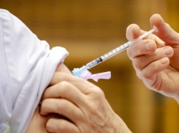 Во Франции советуют вводить только одну дозу вакцины людям, которые уже переболели COVID-19