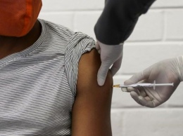 Вакцины от коронавируса могут "устареть"