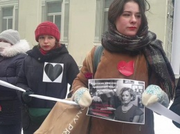 Женская цепь солидарности в Москве: "Против насилия, за любовь"