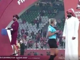 Члены королевской семьи Катара отказались приветствовать женщин-арбитров на церемонии награждения после финала КЧМ-2021