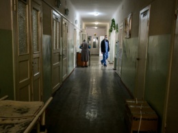 Пациенты в коридорах и столовых: в больнице Франковска не осталось свободных COVID-коек