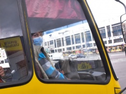 В Запорожье у пассажира маршрутки, который ехал без маски, возникли проблемы с полицией