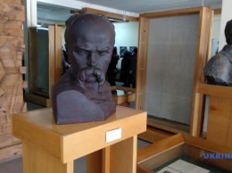 В Чернигове открыли выставку ко 100-летию скульптора Флориана Коцюбинского