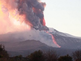 В Италии сняли новое крупное извержение вулкана Этна