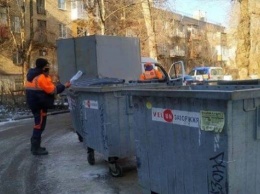 В Запорожье вандалы украли и сожгли новые мусорные баки