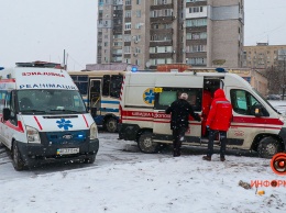 В Днепре на Метростроевской сбили двух женщин: в бессознательном состоянии их забрали скорые