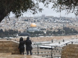 Иерусалим впервые за восемь лет засыпало снегом
