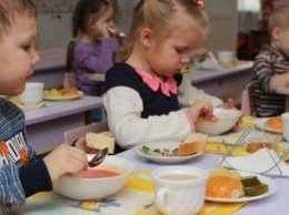 Дети в Бердянске могут не увидеть мяса