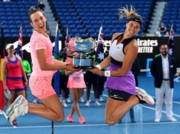 Соболенко и Мертенс выиграли Australian Open в парном разряде