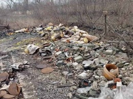 На Луганщине обнаружили свалку опасных химических отходов