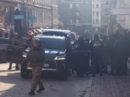 Подозревают в вымогательстве: в центре Харькова спецназ задержал мужчину