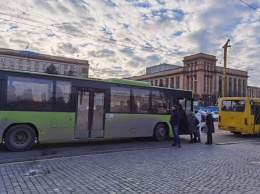 Уедут все: на каких маршрутах в Днепре появятся большие автобусы