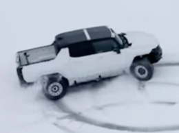Электромобиль GMC Hummer EV показал свои способности в снегу