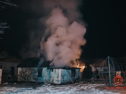 Трагедии удалось избежать: в горящем доме на окраине Днепра было 5 детей