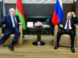 Эксперт рассказал, как Путин выкачивает все соки из Лукашенко