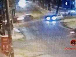 Ночное ДТП на Михаила Грушевского в Днепре: видео момента аварии