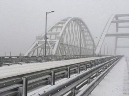 Движение прекращено на неопределенное время: коллапс на Крымском мосту