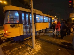 В салоне трамвая травмировалась пассажирка