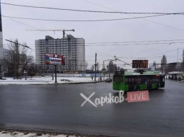 На Салтовке остановились троллейбусы (фото)