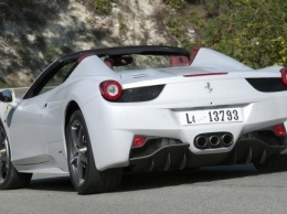 Британские полицейские пустили под пресс Ferrari 458 Spider (видео)