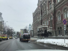 В Киеве эвакуировали на штрафплощадку роскошный Maybach | ТопЖыр