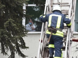 В Запорожье прошли пожарные учения: по легенде, горела детская больница, - ФОТОРЕПОРТАЖ