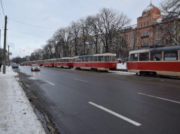 Виноваты автохамы: где киевские трамваи не могут проехать чаще всего
