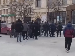 В Харькове произошла драка между проукраинскими активистами и сторонниками ОПЗЖ, - ВИДЕО