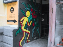Приключения Йо-йо: художницы из Днепра оставляют по городу желтых человечков