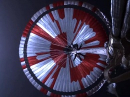Пользователь Twitter разгадал скрытое послание на парашюте марсохода Perseverance