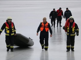 В Днепре шесть рыбаков унесло на льдине