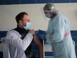 В Луганской области сделали первые прививки от коронавируса, - ФОТО