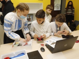 Сотрудничество города и бизнеса: в Днепре открыли первый STEM-кабинет для школьников