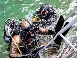 В Черном море спецназовцы ВМС тренировались искать взрывчатку