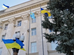 В Херсоне торжественно подняли крымскотатарский флаг