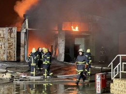 В Харькове возник масштабный пожар на складе