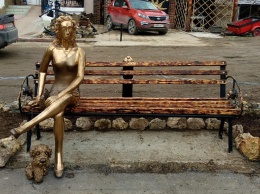 Жители российского города нашли в новом памятнике сходство с нововоронежской "Аленкой"
