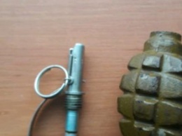 На Днепропетровщине правоохранители изъяли гранату Ф-1 и пистолет