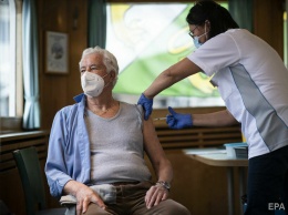 В Швейцарии после вакцинации препаратом Pfizer/BioNTech и Moderna умерли 16 пенсионеров