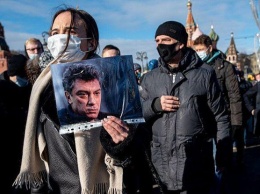 В Москве почтили память Бориса Немцова (фото)