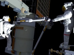 NASA показало, чем занимаются астронавты МКС в открытом космосе
