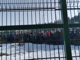 По 12 часов в очереди. Тысячи заробчитан без масок штурмуют пункты пропуска на польской границе