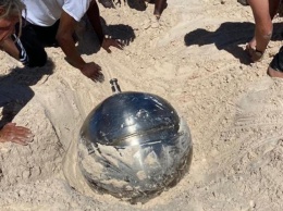 На Багамах нашли металлический шар с надписями на русском