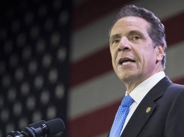 Уже третья женщина обвинила губернатора Нью-Йорка в неподобающем поведении
