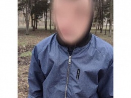 Юного криворожанина задержали с подозрительными трубочками в детском парке